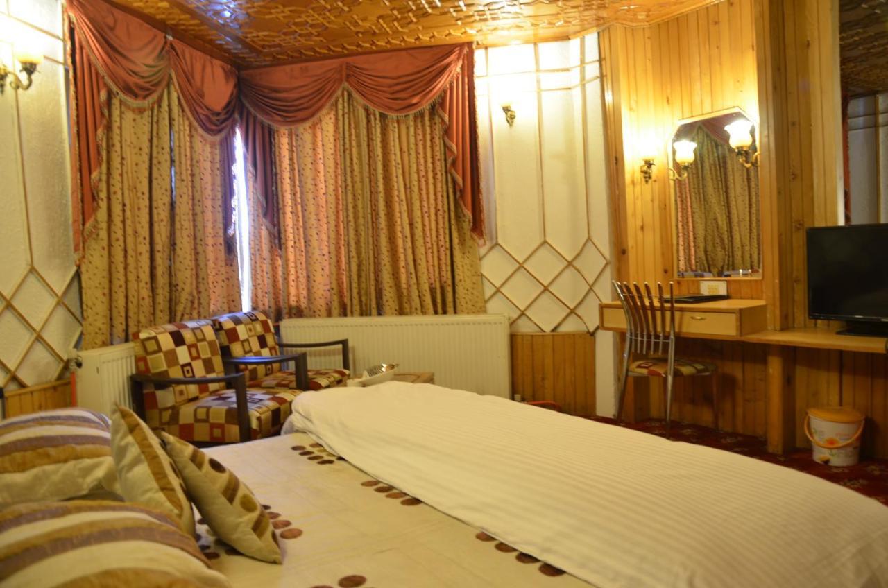 Hotel Hilltop Gulmarg JAMMU AND KASHMIR Buitenkant foto