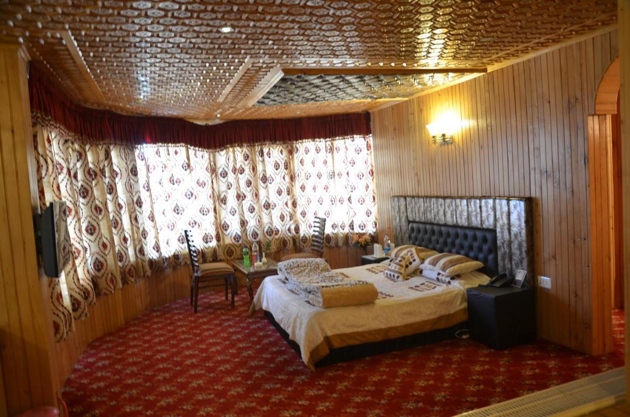 Hotel Hilltop Gulmarg JAMMU AND KASHMIR Buitenkant foto