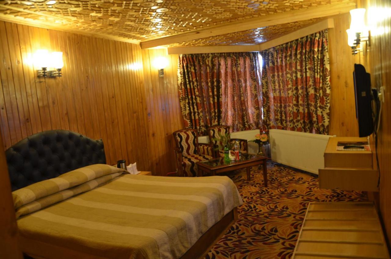 Hotel Hilltop Gulmarg JAMMU AND KASHMIR Buitenkant foto