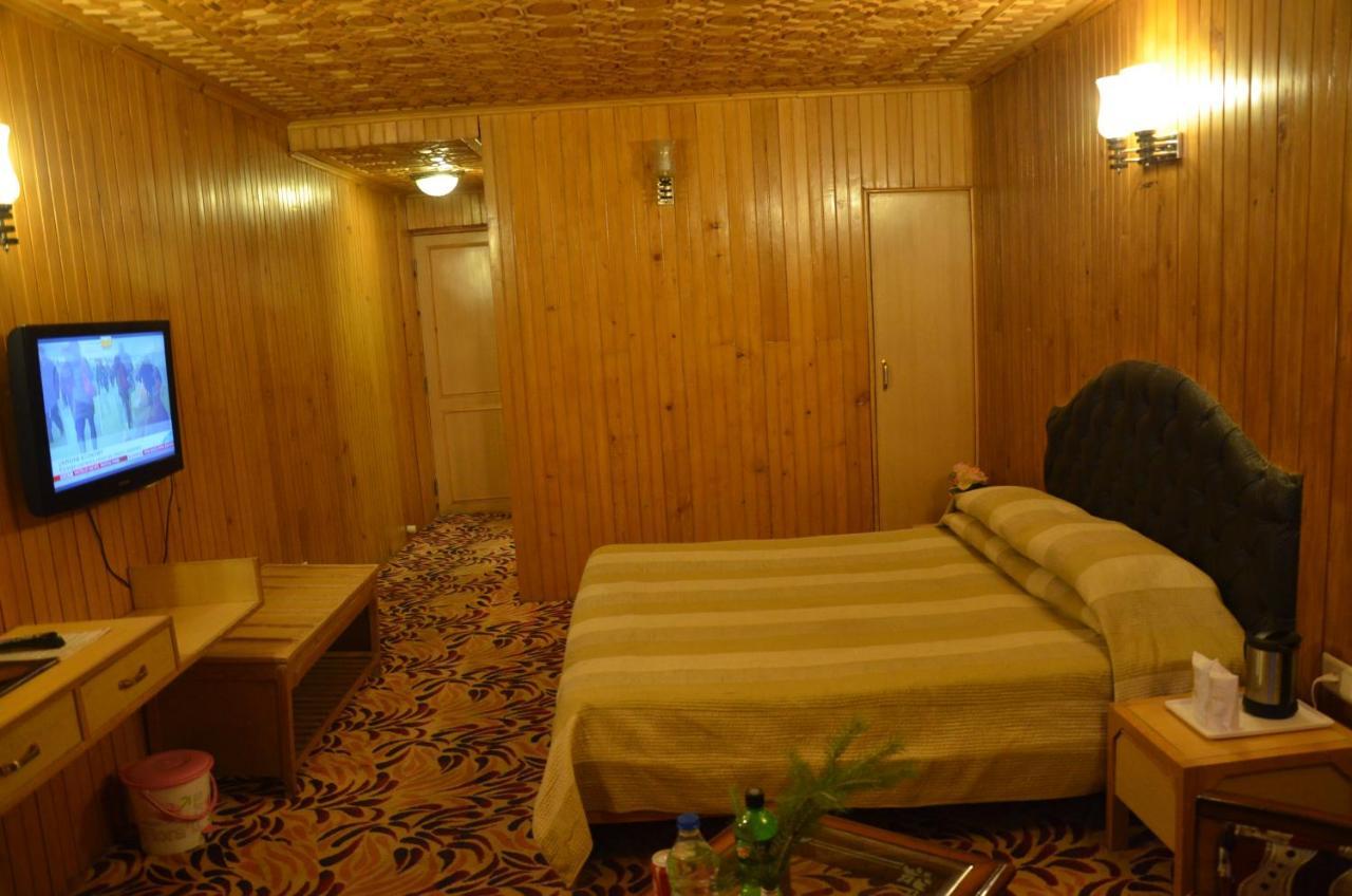 Hotel Hilltop Gulmarg JAMMU AND KASHMIR Buitenkant foto